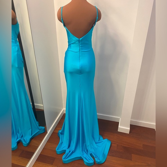 Ruched Satin Jersey dress with slit. - Picture 4 of 13